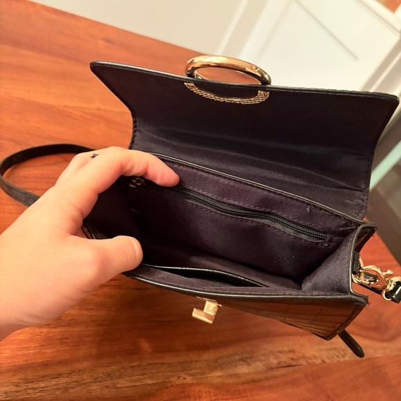 Aldo Black Croc Embossed Crossbody Bag Purse Handbag Gold Detail Belt Strap LN - Picture 4 of 7